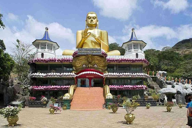 3 Days Tour to Sigiriya & Kandy with Kingfisher Tours Sri Lanka - Day 3: Gems, Ceylon tea, and the return to the airport