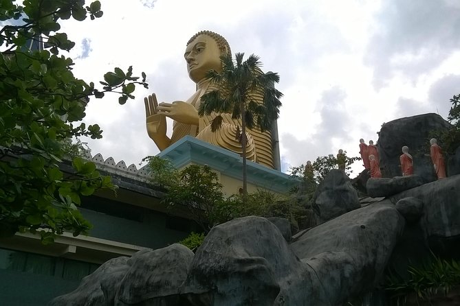 4-Day Essence of Sri Lanka Tour - Day 2: Cycling through Polonnaruwa before climbing Sigiriya