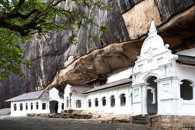 4-Day Essence of Sri Lanka Tour - Day 1: Dambulla’s painted caves and the road to Sigiriya