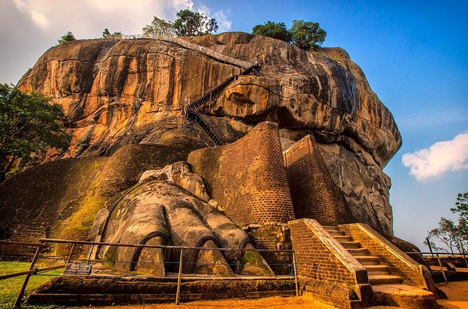 4 Days 3 Nights explore sri Lanka with Mirissa Cabs Sri Lanka - Day 4: Gregory Lake and the final highland stop