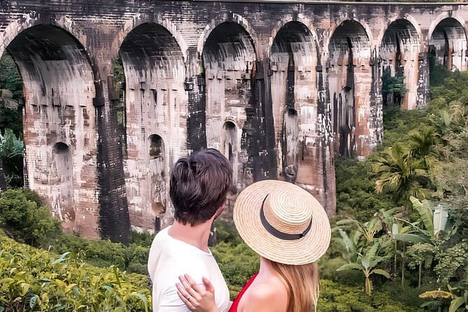 5 Day Sri Lanka Tour : Including Temple of Tooth & Sigiriya Trip - Day two: Kandy’s sacred temple, lake, gardens, and evening dance