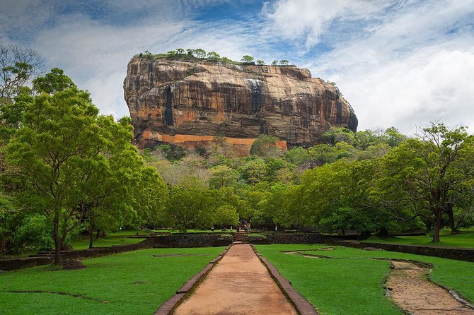 6 Days Nature And Culture Tour - Day 5: Ramboda, Kandy’s performance, and the Tooth Relic
