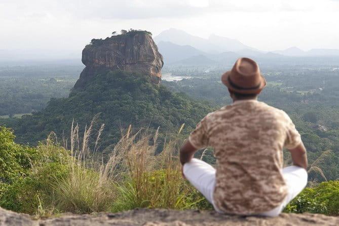 7 Days Sri Lanka Sightseeing Tour - Day 3: Waterfalls, tea, and cool Nuwara Eliya