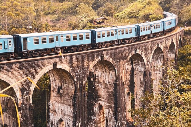 7 Days Tour in Sri Lanka Hotels with Breakfast and Luxury Car - Day 4: Tea country, waterfalls, and Ella’s famous bridge