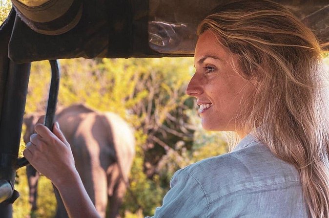 7 Days Tour in Sri Lanka Hotels with Breakfast and Luxury Car - The private car, hotels, and driver service