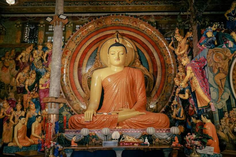 8-Day Sri Lanka Private Round Tour Hotels, Meals, Car, Guide - Day 3: Kandy’s gardens, lake, and Tooth Relic Temple