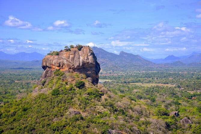 9 Days Dubai and Sri Lanka Combination Tour - Day 3: Flying onward to Sri Lanka