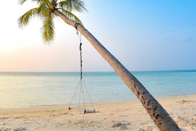 9 Days Sri Lanka tour package - Day 4: Dambulla caves and Kandy’s royal traditions