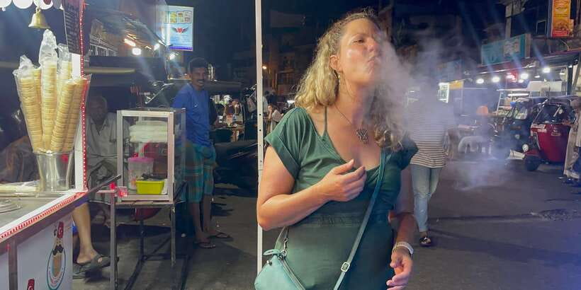 ALL INCLUSIVE Colombo Food Experience Tour - Evening / Night - Lion beer and a small taste of arrack