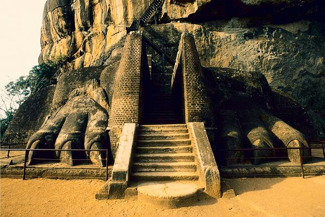 All Inclusive Sigiriya and Dambulla Day Tour from Colombo - Dambulla’s five caves and painted ceilings