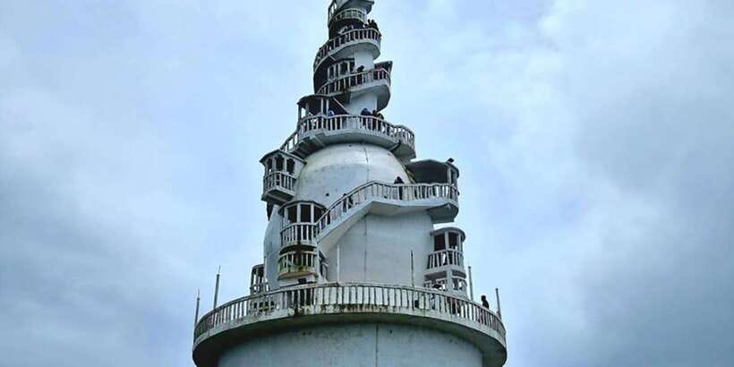 Ambuluwawa Tour : From Kandy with Tea Factory Visit - The climb at Ambuluwawa Tower