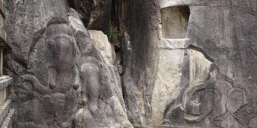 Anuradhapura & Aukana: Private Day Tour From Habarana - Sacred places require proper clothing and manners