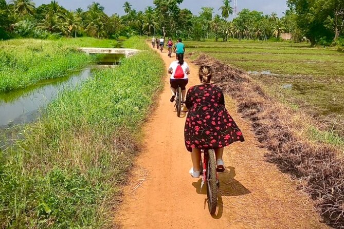 Anuradhapura Heritage Mountain bike / bicycle Tour - Basawkkulama Tank and the living importance of water