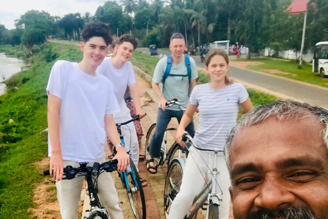 Anuradhapura Heritage Mountain bike / bicycle Tour - Meeting Saranga near the old car park