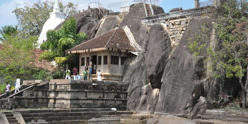 Anuradhapura: Private Half-Day Cycling Tour w/ Guide - Abhayagiri Monastery and the Samadhi Buddha