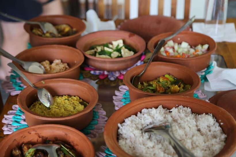 Arugam Bay Cooking Class : Sri Lankan Tradition - Sitting down to eat what you prepared