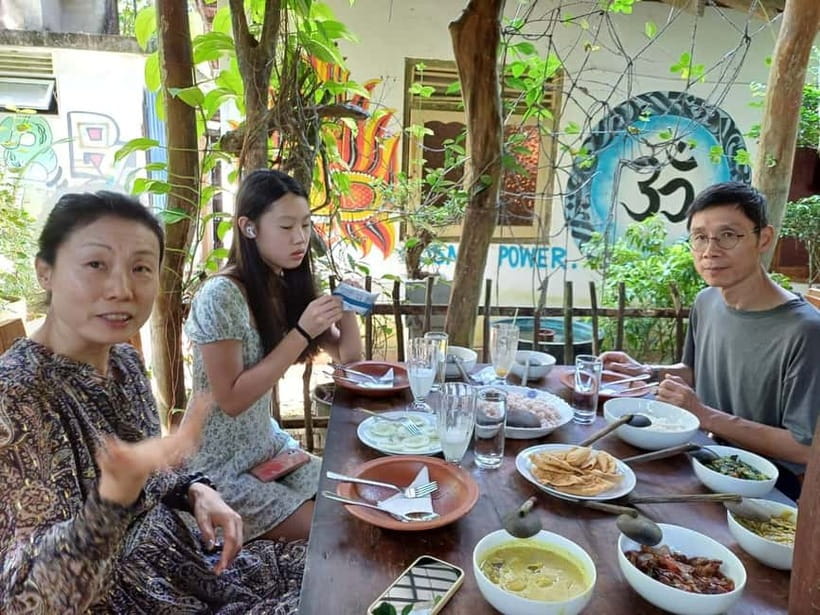 Arugam Bay: Cooking Class with Beer and Meal - Sitting down to eat what you prepared