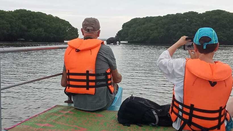 Arugam Bay: Lagoon Boat safari with Safety Measures - What to bring for a comfortable ride
