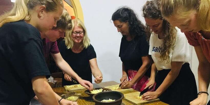 Authentic Sri Lankan Cooking Class in Kandy by Local Family - Preparing Ten Vegetable Dishes and a Main Curry