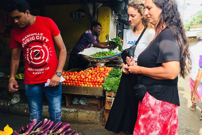 Authentic Sri Lankan Cooking Class in Kandy with Local Family - Meeting the family behind the food