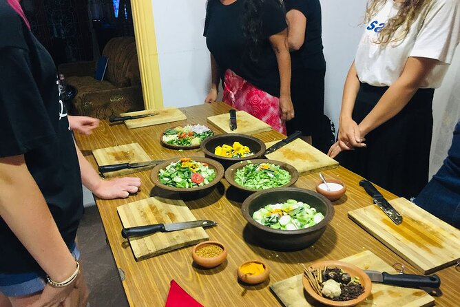 Authentic Sri Lankan Cooking Class in Kandy with Local Family - Group size, pace, and the home kitchen setting