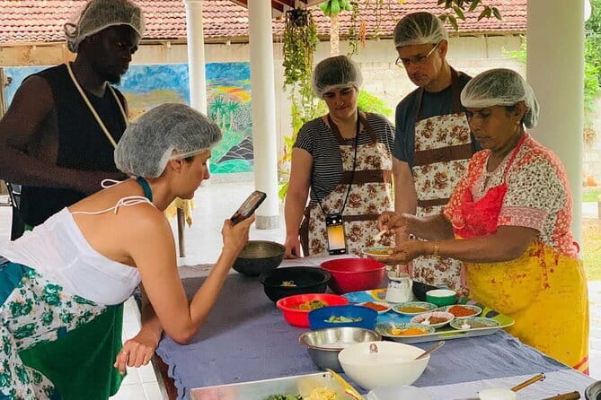 Authentic Sri Lankan Cooking Class in Mirissa - Shopping for Vegetables Before the Pans Heat Up
