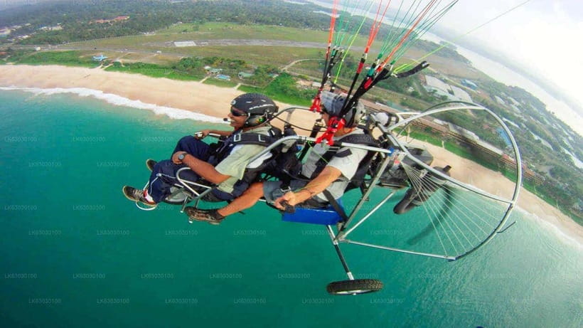 Bentota: Paramotoring Tandem Discovery-Paragliding Flight - A 15-Minute View From A Couple Of Thousand Feet
