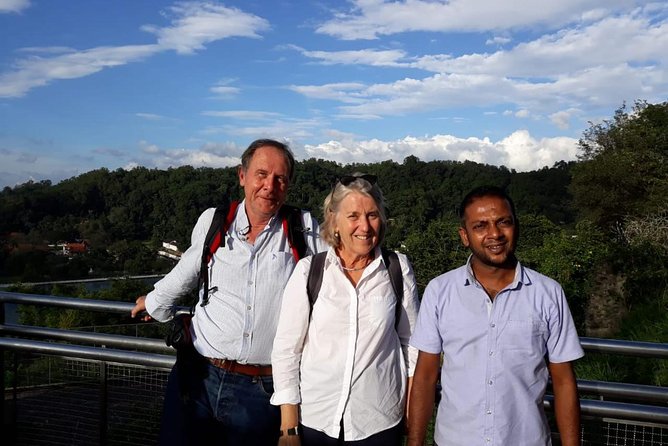 Chauffeur guide and Tour organizer - Starting beside Kandy Lake