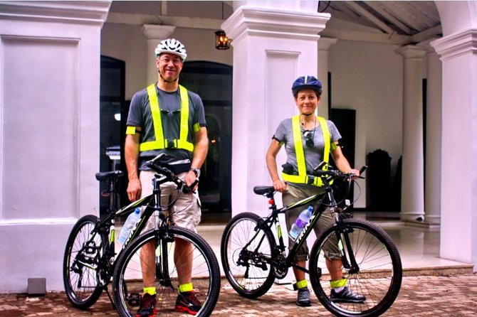 City Highlights Cycle Tour of Colombo - Gangaramaya Temple beside Beira Lake