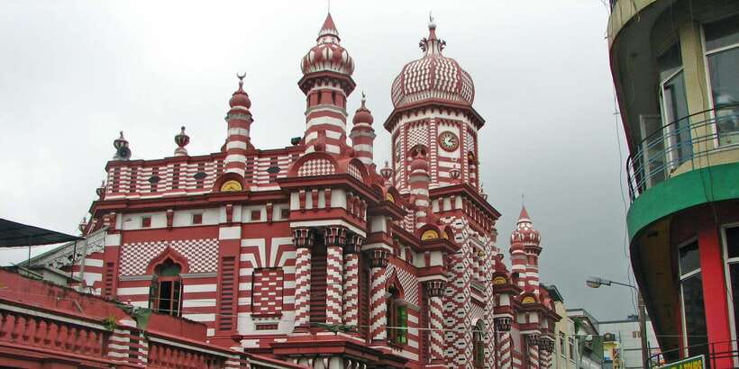 Colombo: All-Inclusive Morning & Afternoon Private City Tour - Pettah Market: Colombo at street level