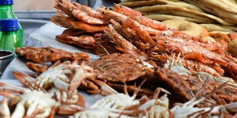 Colombo: All Inclusive Street Food Tour - Walking through Pettah with your camera ready