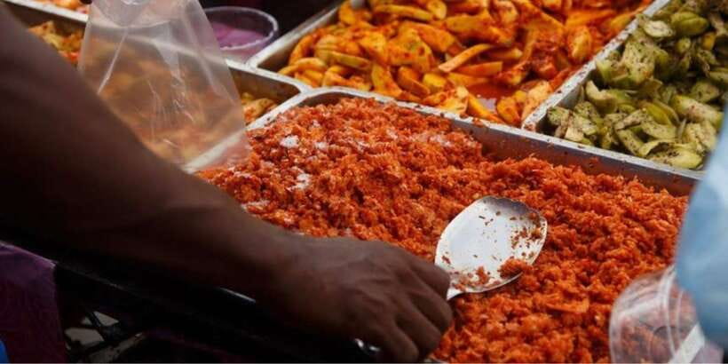 Colombo: All Inclusive Street Food Tour - Prawn crackers and the flavors between meals