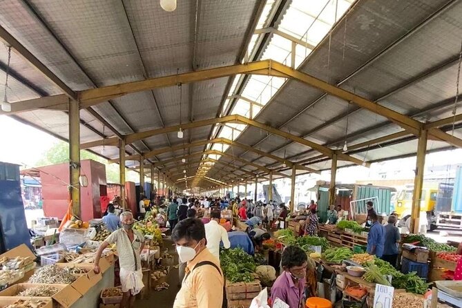 Colombo Bay Tuk Tuk City Tour - Pettah Market and the everyday city