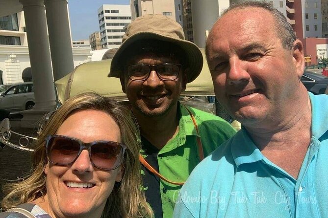 Colombo Bay Tuk Tuk City Tour - Tea tasting and a local Sri Lankan meal