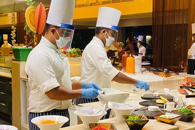 Colombo By Night With Dinner At Taj Samudra Hotel - Practical details that affect your evening