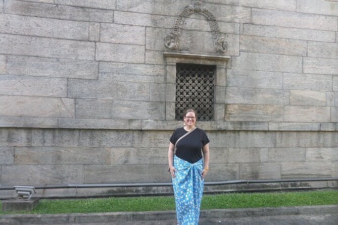 Colombo by Tuk Tuk – Sightseeing Entry Fees included - Tea tasting and Colombo’s religious center