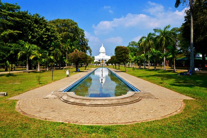 Colombo City Drive by Bookingmart Holidays Pvt Ltd - Why a private Colombo drive can be a smart first outing