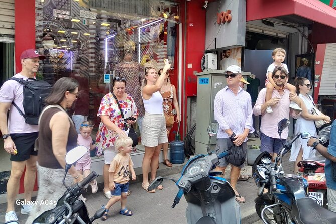 Colombo City Highlights Bus Tour - Gangaramaya Temple requires the only listed admission fee