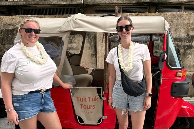 Colombo City Highlights by Tuk Tuk – All-Inclusive Adventure - Pettah market, the Red Mosque, and Colombo Fort