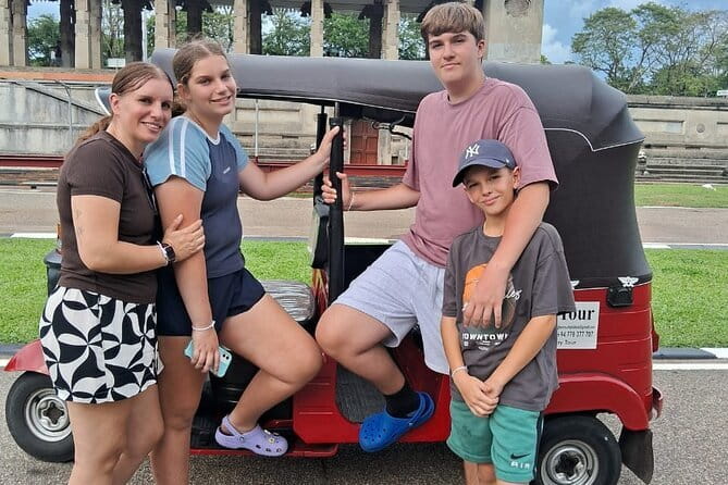 Colombo: City Sightseeing Tour by Tuk-Tuk with Pickup & Drop - Optional shopping and local souvenirs