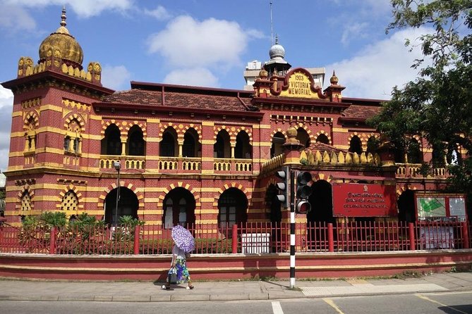Colombo City Tour by Car – Private & All-Inclusive - Old Town Hall, Red Mosque, and Fort