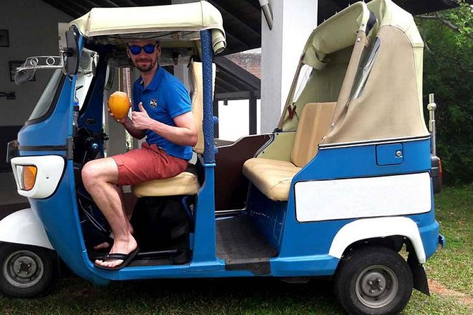 Colombo City Tour by Tuk Tuk - Independence Square and the conference hall