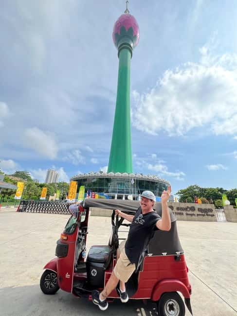 Colombo City Tour by Tuk Tuk - All Inclusive - Galle Face Green and the coastal finish