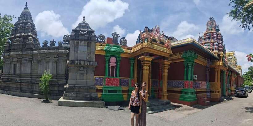 Colombo City Tour by Tuk Tuk - All Inclusive - Temples and churches across Colombo