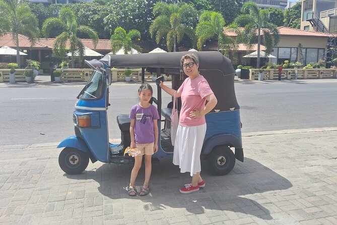 Colombo City Tour By Tuk Tuk Sightseeing -Entry Tickets Included - Sri Kailawasanathan Kovil adds a Hindu counterpoint