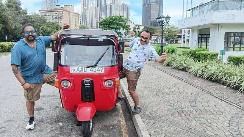 Colombo City Tour by Tuk-Tuk with Hotel Pickup - All Include - Galle Face Green brings in the sea