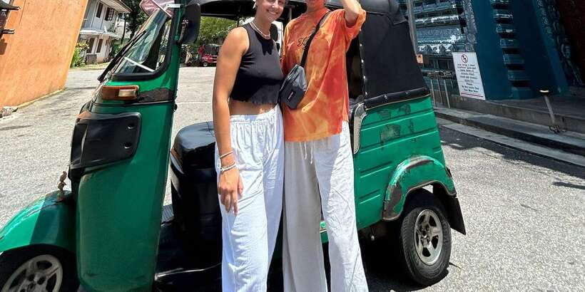 Colombo: City Tour by Tuk Tuk with Pickup - All Inclusive - Gangaramaya Temple begins the cultural side