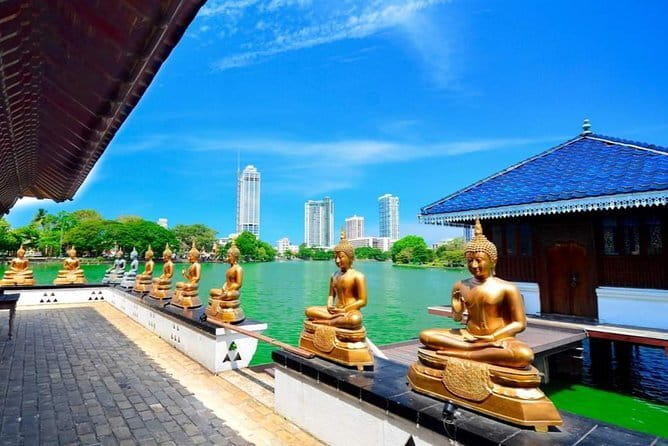 Colombo City Tour by War Jeep from Colombo Seaport - Memorials, books, and Colombo’s cultural center