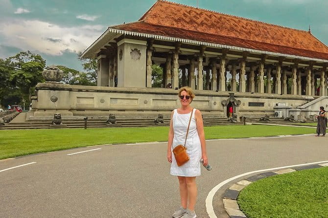 Colombo City Tour from Mount Lavinia - Colombo Fort and the Old Parliament Building