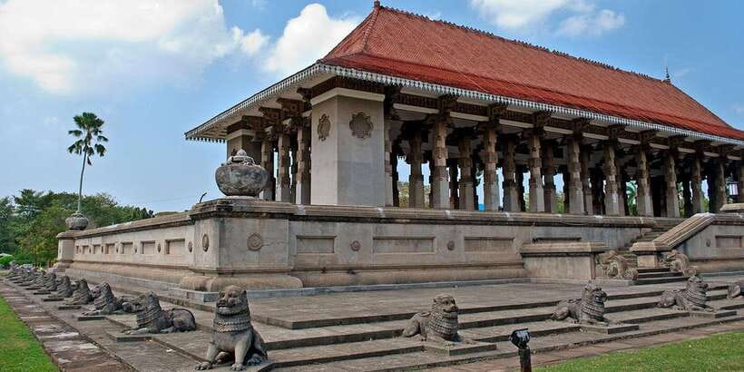 Colombo: city tour on a private car- full day & half day - Add Pettah, the Red Mosque, and the Dutch Hospital